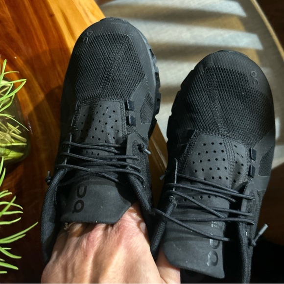 On cloud womens shoes 8.5 - Picture 3 of 6